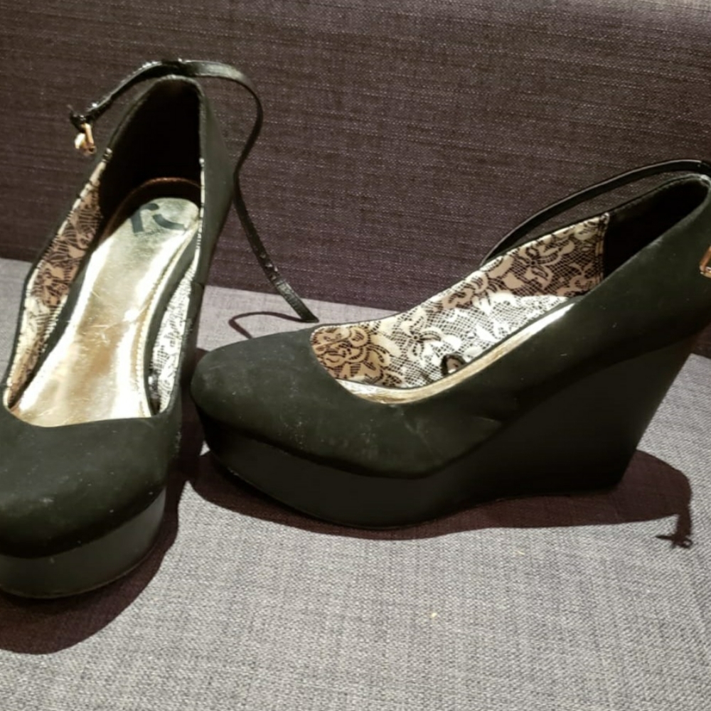 Black shoes
